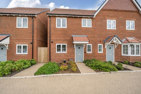 Benfield Place, Shrivenham... 2 bed semi