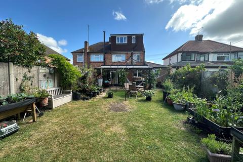 Brandreth Avenue, Dunstable LU5 4 bed semi