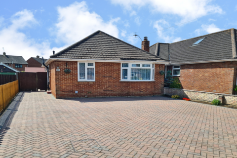 Hamtun Gardens, Totton SO40 2 bed detached bungalow for sale