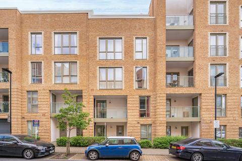 Charmille Avenue, Mill Hill, London, NW9 3 bed flat for sale