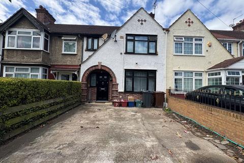 Burnham Gardens, Hounslow 3 bed terraced house for sale
