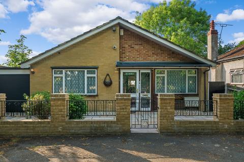 Medland Close, Hackbridge 3 bed detached bungalow for sale