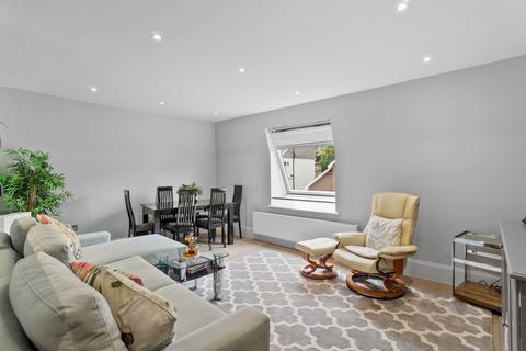 Croydon Road, Caterham CR3 2 bed flat for sale