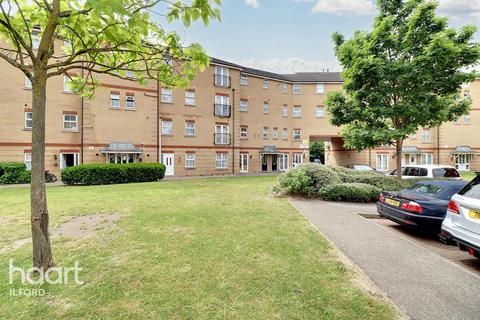 Saunders Close, Ilford 2 bed flat for sale