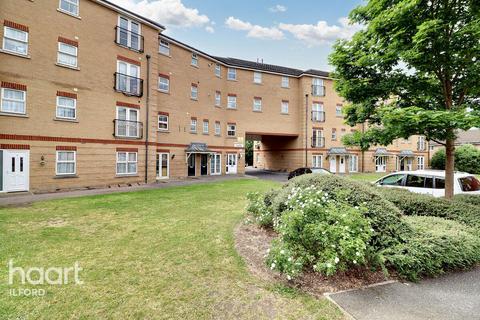 Saunders Close, Ilford 2 bed flat for sale