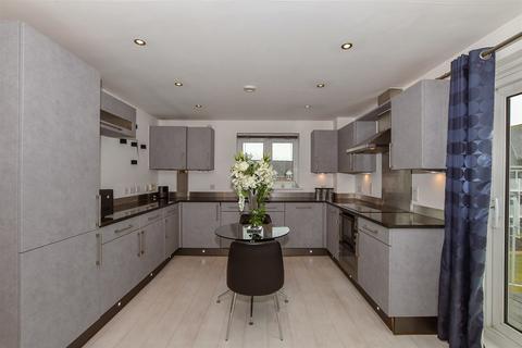 The Lakes, Larkfield, Kent 2 bed apartment for sale