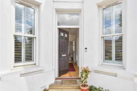 14 School Hill, Redhill RH1 2 bed ground floor flat for sale
