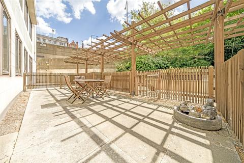 Whitehouse Apartments, Southbank SE1 2 bed apartment for sale