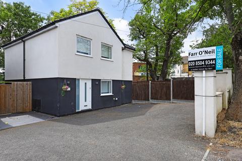 Roding Lane, Buckhurst Hill, IG9 3 bed detached house for sale