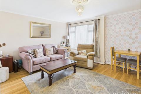 Hillfield, Hatfield AL10 2 bed maisonette for sale