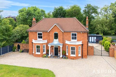 Davis Street, Hurst, Reading 5 bed detached house for sale