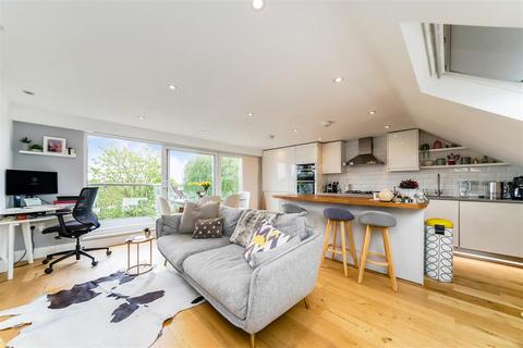 Burford Gardens, Palmers Green, N13 3 bed flat for sale