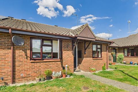 Wisbeys Yard, Haslingfield 2 bed terraced bungalow for sale