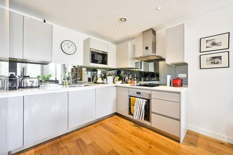 Goldhawk Road, Shepherd's Bush... 2 bed flat for sale