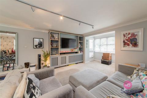 Holders Hill Road, Hendon, London 2 bed flat for sale