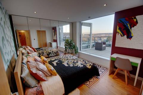 Tideslea Tower, Thamesmead, London, SE28 3 bed flat for sale