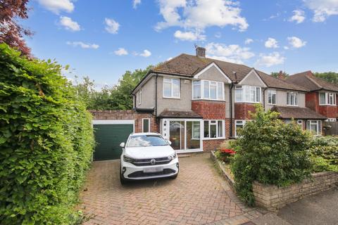 Blount Avenue, East Grinstead, RH19 3 bed semi