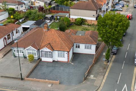 Blackfen Road, Sidcup DA15 4 bed semi
