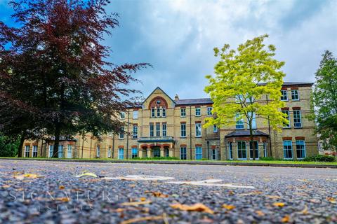 Mallard Road, Abbots Langley 1 bed flat for sale