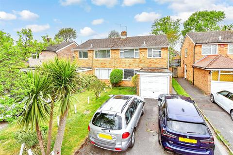 Kingscote Road, Waterlooville PO8 3 bed semi