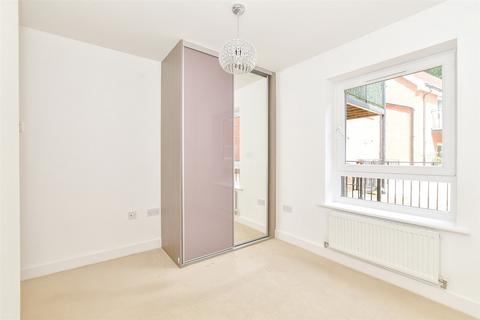 London Road, Horndean, Hampshire 2 bed flat for sale