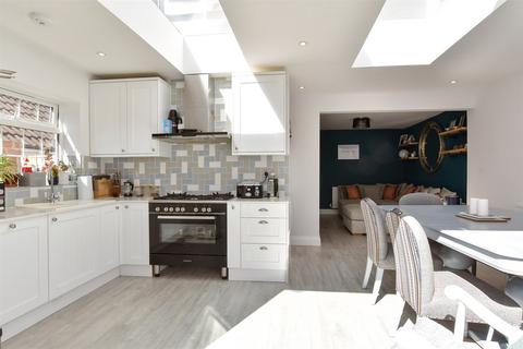 Mile Oak Road, Portslade BN41 3 bed semi