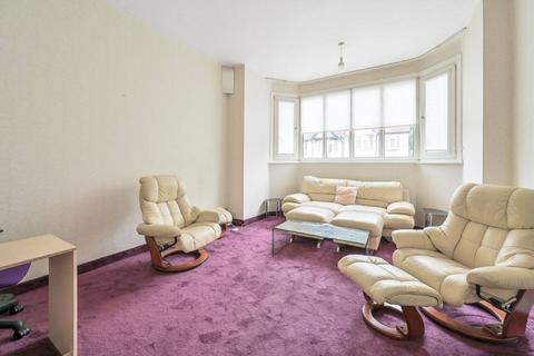 West Avenue, Hendon, London, NW4 5 bed semi