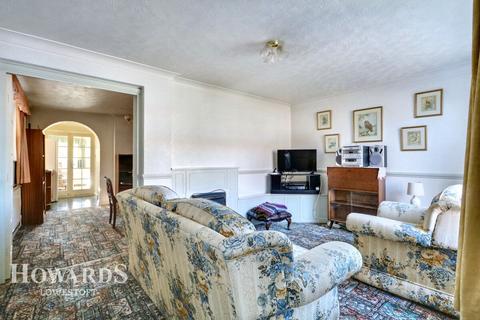 Blackheath Road, Lowestoft 4 bed detached house for sale