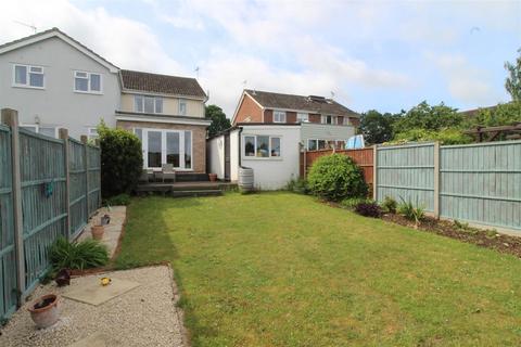 Scarlin Road, Bury St. Edmunds IP33 3 bed semi