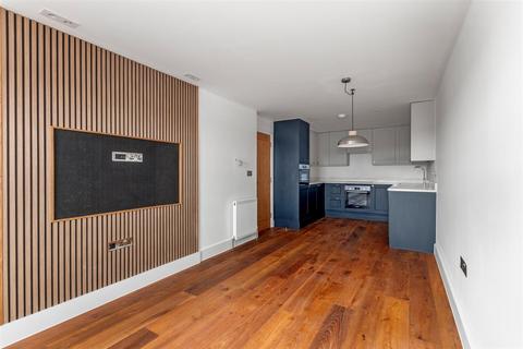 Kingston Road, Wimbledon SW19 2 bed flat for sale