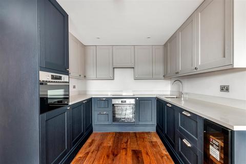 Kingston Road, Wimbledon SW19 2 bed flat for sale