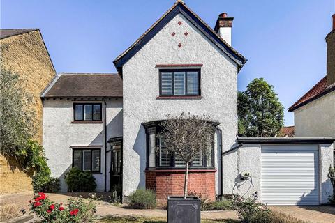 Kneller Road, Twickenham, TW2 3 bed semi