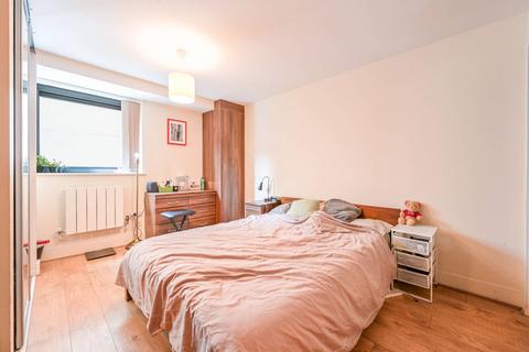 41 Millharbour, Canary Wharf, London... 2 bed flat for sale