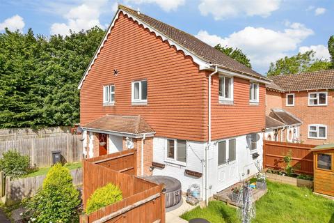 Magnolia Close, Worthing, West Sussex 2 bed end of terrace house for sale