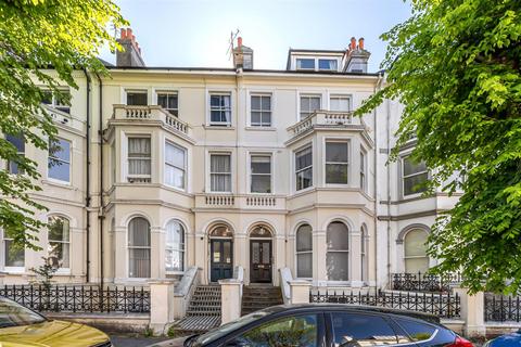 St. Aubyns, Hove 2 bed flat for sale