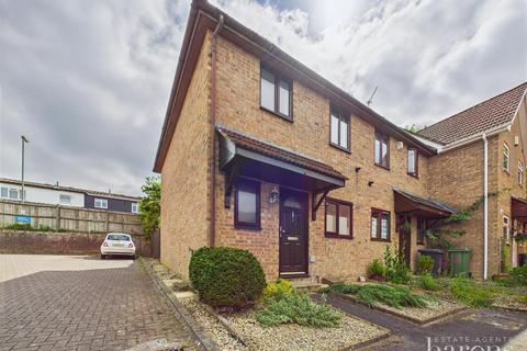 Hillcrest Court, Basingstoke RG23 2 bed end of terrace house for sale