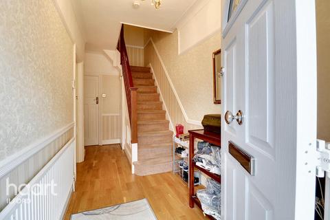 Lyndhurst Gardens, Ilford 3 bed terraced house for sale