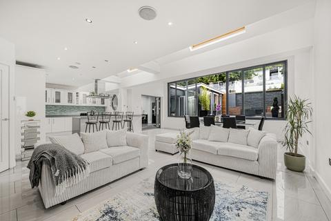Hartfield Crescent, West Wickham, BR4 5 bed detached house for sale