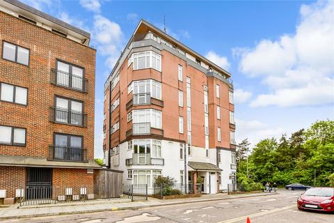 Greenstede House, East Grinstead RH19 2 bed flat for sale