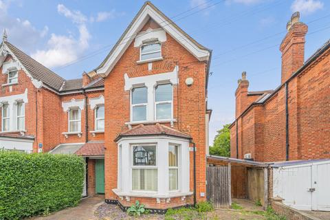 Hopton Road, Streatham, London, SW16 2 bed flat for sale