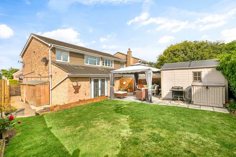 Chamberlain Gardens, Reading RG2 3 bed semi