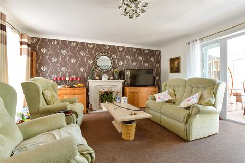 Forest Way, Sandown PO36 2 bed detached bungalow
