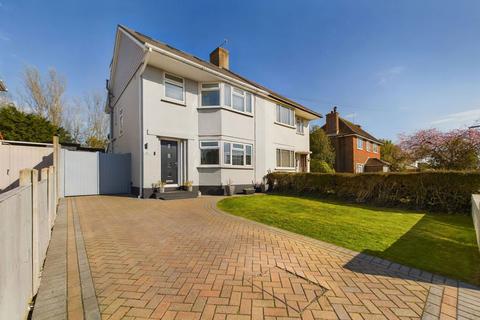 Pines Avenue, Worthing BN14 3 bed semi