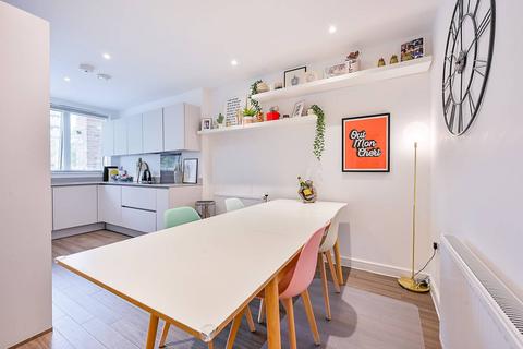 Whelan Road, Acton, London, W3 3 bed flat for sale