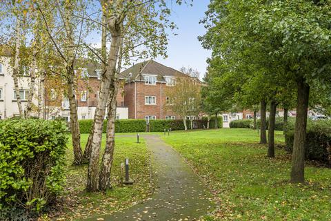 Spiro Close, Pulborough, RH20 3 bed apartment for sale