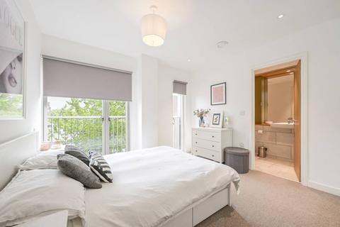Maud Street, E16, Canning Town... 2 bed flat for sale