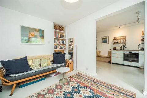 Goldman Close, London E2 2 bed flat for sale