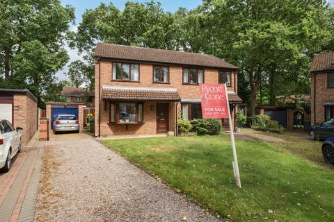 Abingdon Close, Lincoln... 3 bed semi