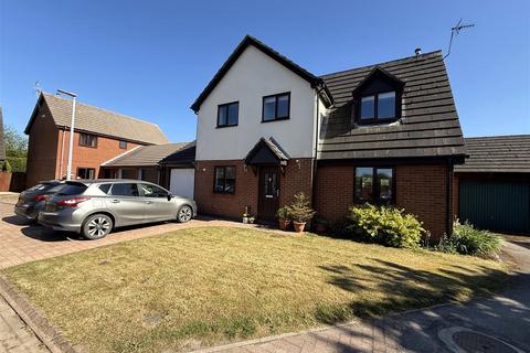 Drewton Court, Howden, Goole 3 bed detached house for sale