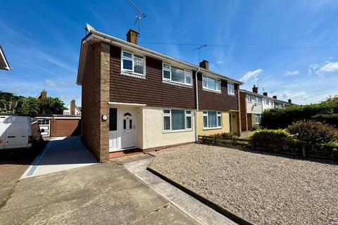 Crown Way, Southminster 3 bed semi